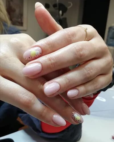 Швидкий і акуратний лак для ваших нігтів