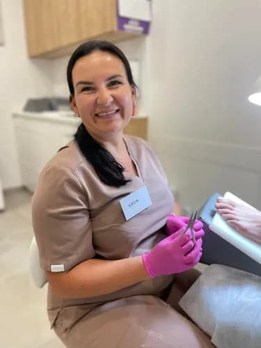 Kompleksowa pielęgnacja popękanych pięt