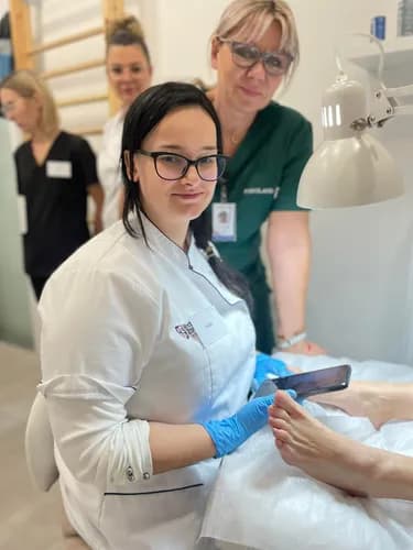 Kompleksowa pielęgnacja popękanych pięt