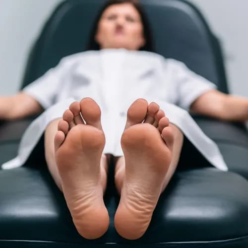 Інтенсивна допомога від наших майстрів при тріщинах на п'ятах