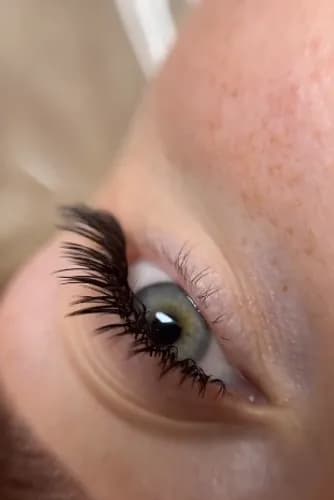 Idealne rzęsy: technika czerwonego dywanu