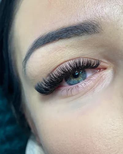 Zostań gwiazdą: hollywoodzka objętość rzęs