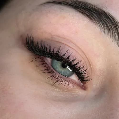 Zostań gwiazdą: hollywoodzka objętość rzęs