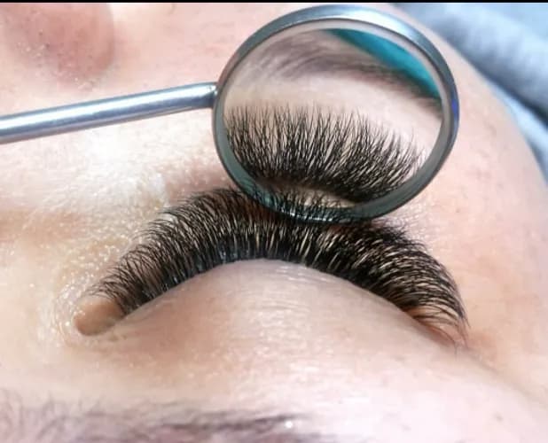 Metamorfoza spojrzenia: premium przedłużanie