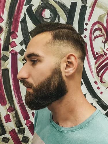 Idealny kształt brody: umów się do barbera