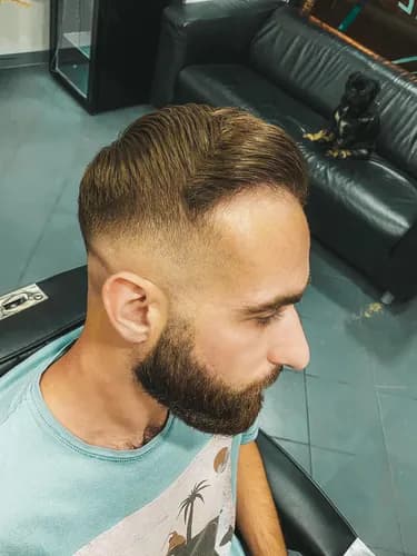 Idealny kształt brody: umów się do barbera