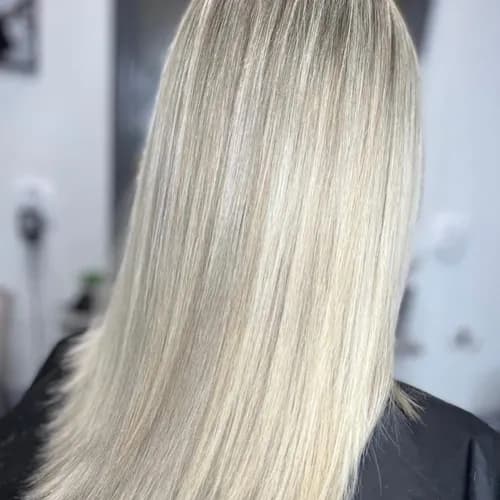 Освіжіть коріння волосся: професійне фарбування