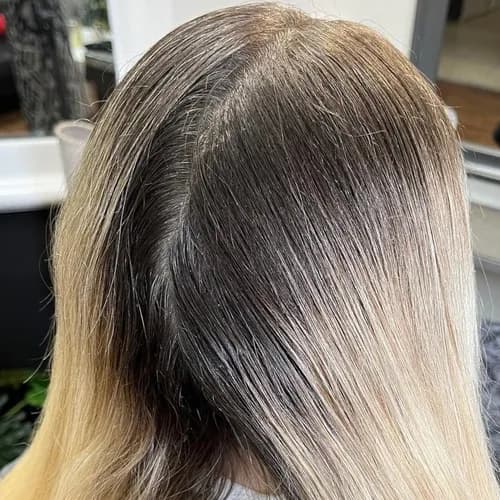 Освіжіть коріння волосся: професійне фарбування