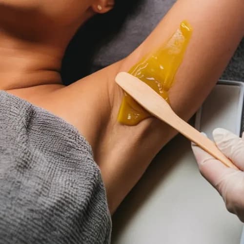 Cukrowa epilacja pach – hipoalergiczna i bezpieczna