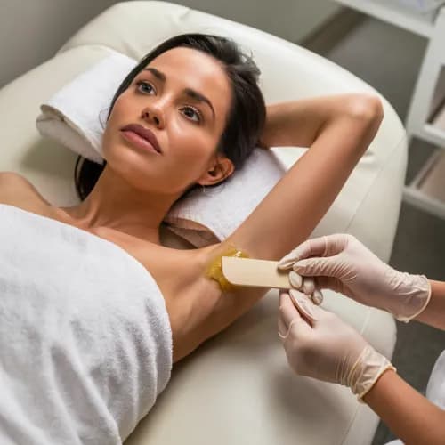 Czystość i świeżość na długo: depilacja cukrowa pach