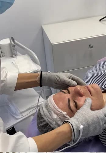 Relaksujący masaż twarzy z efektem limfodrenażu