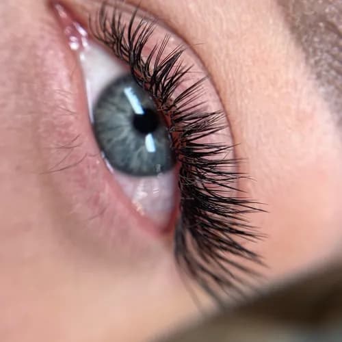 Мягкое снятие ресниц для чувствительной кожи