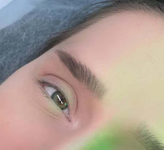 Мягкое снятие ресниц для чувствительной кожи