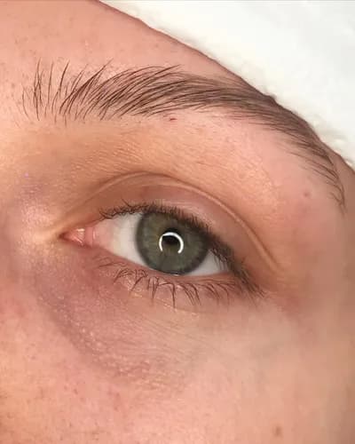 Мягкое снятие ресниц для чувствительной кожи