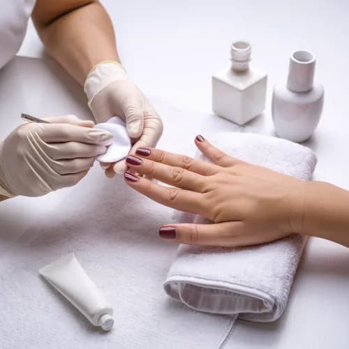 Усунення старого покриття з нігтьової поверхні