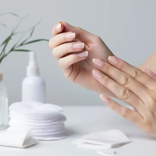 Зняття щільного шару лаку з нігтів