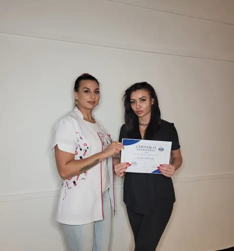 Zmywanie lakieru żelowego