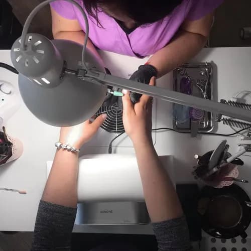 Очищення нігтьової пластини від шару гель-лаку