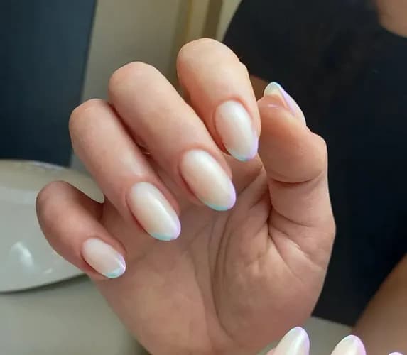 Przedłużanie paznokci żelem