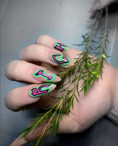 Nadawanie paznokciom wytrzymałości za pomocą żelu