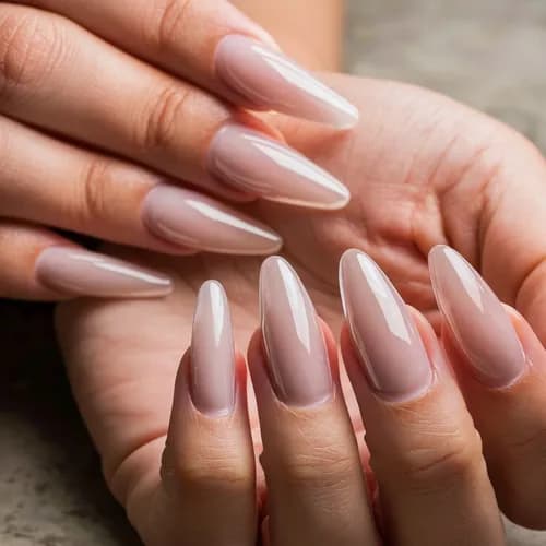 Укрепляющее наращивание ногтей гелем