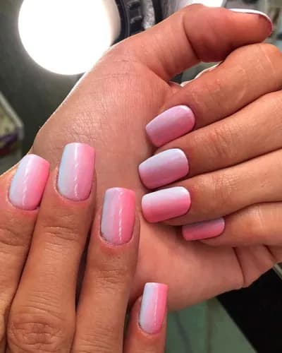 Моделювання нігтів майстром манікюру за допомогою гелю