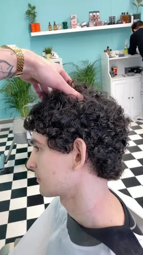 Fryzura klasy biznes: status w detalach