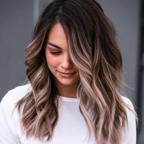 Shatush na ciemnych włosach: tworzymy głębię i objętość