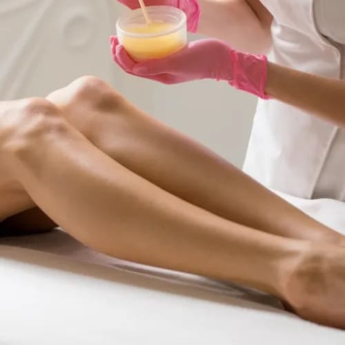 Делікатний шугаринг ніг: забудьте про бритву