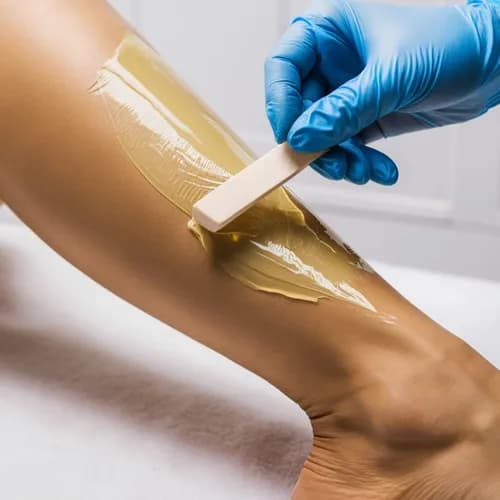 Kompleksowa depilacja cukrowa nóg: od palców po uda