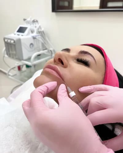 Контурная пластика лица: моделирование без операции