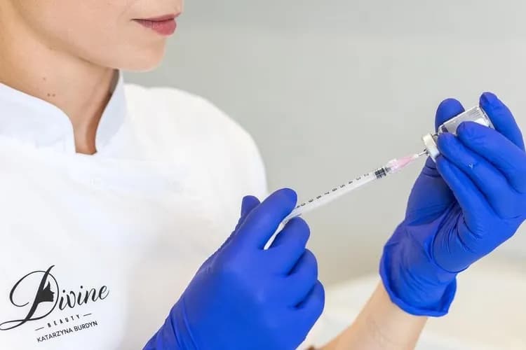 Konturowa korekta: przywracamy młodość rysom twarzy