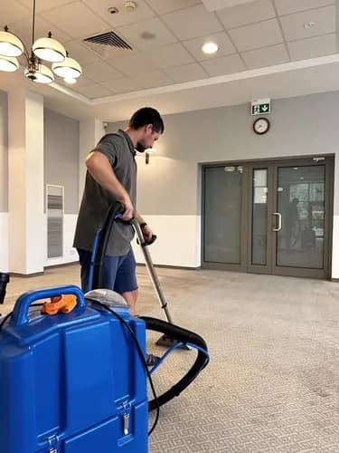 Skuteczne pranie dywanów i wykładzin w Warszawie i okolicach