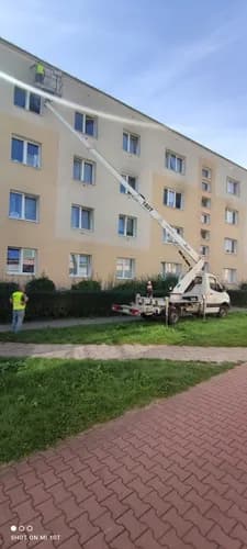Czyste okna 24/7: Wynajem windy lub pełna obsługa od Podnośniki Cezar